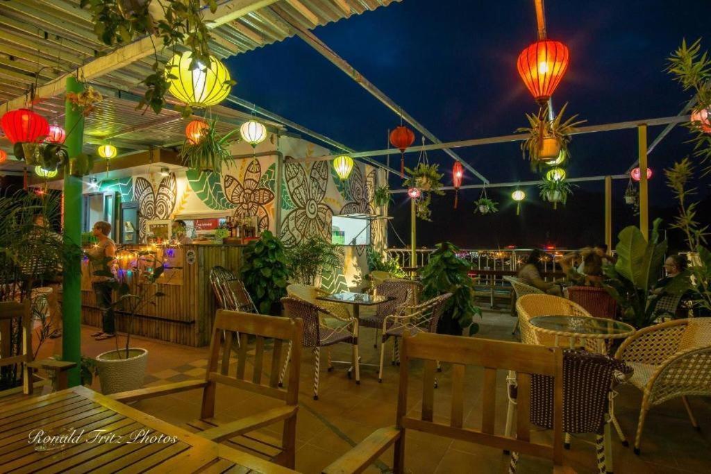 Jasmine & Roof Bar *