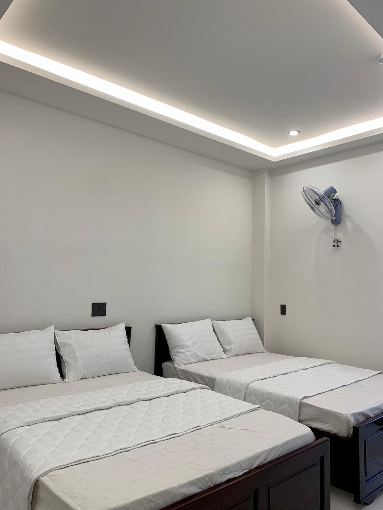 Motel 2001 Long Hai
