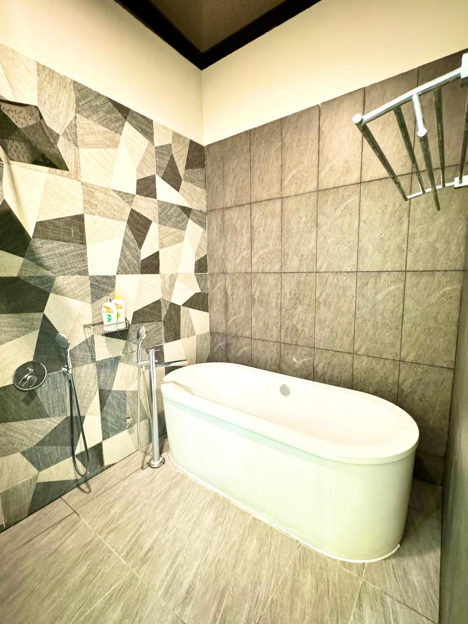 Oceanami 5 Bedrooms Private Pool Villa *