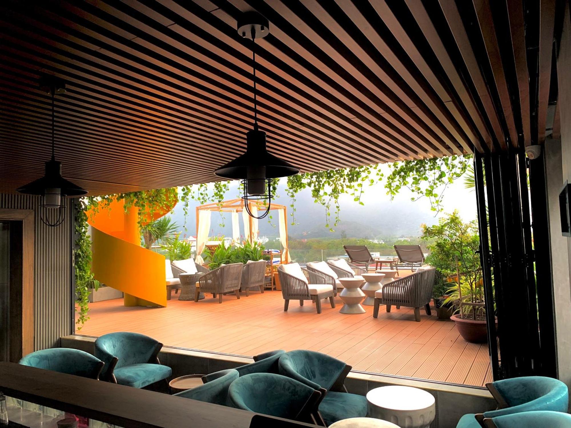 The Mystery Con Dao Hotel Chi Khu Co Ong