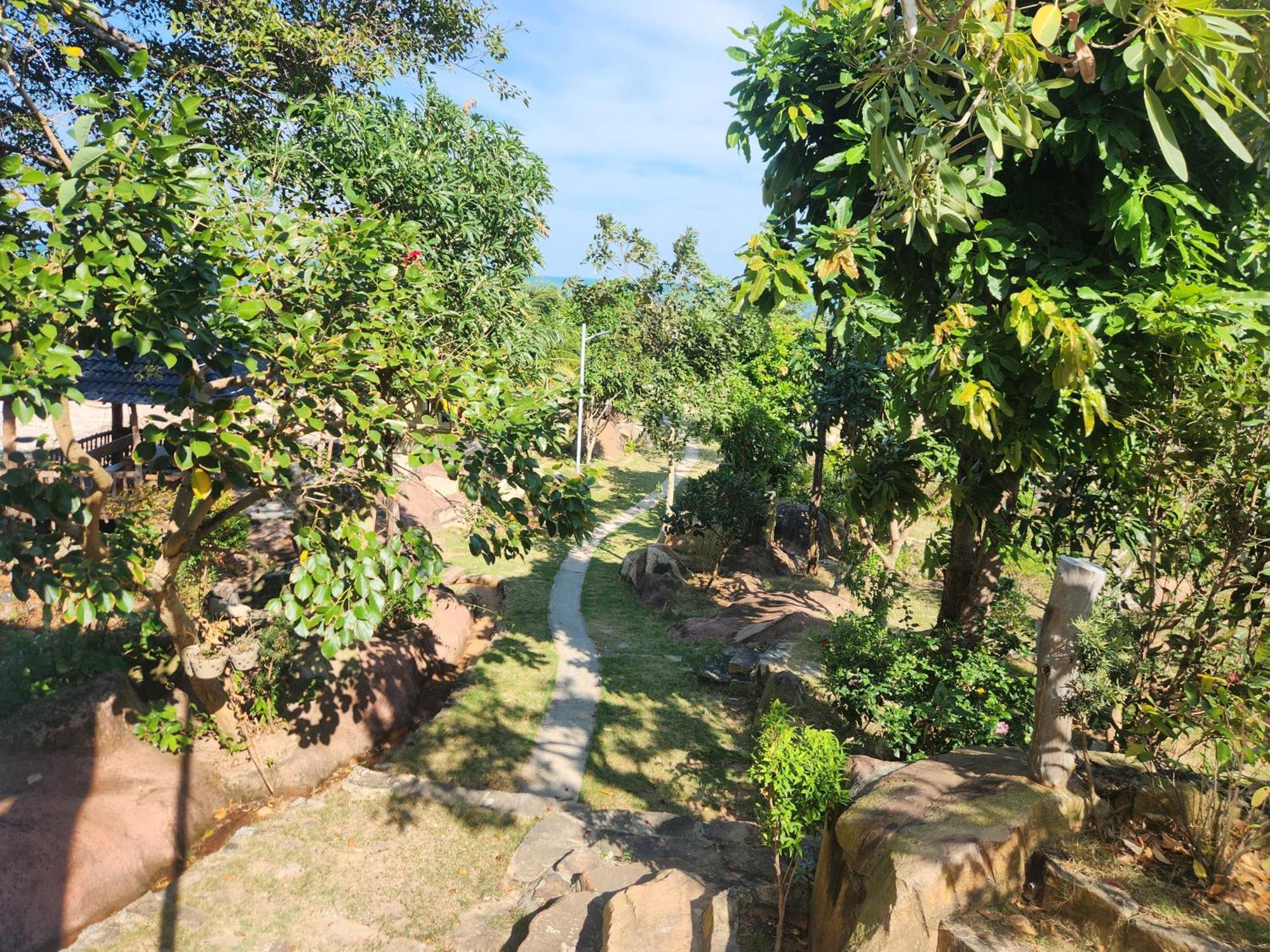 Sunny Shore Resort