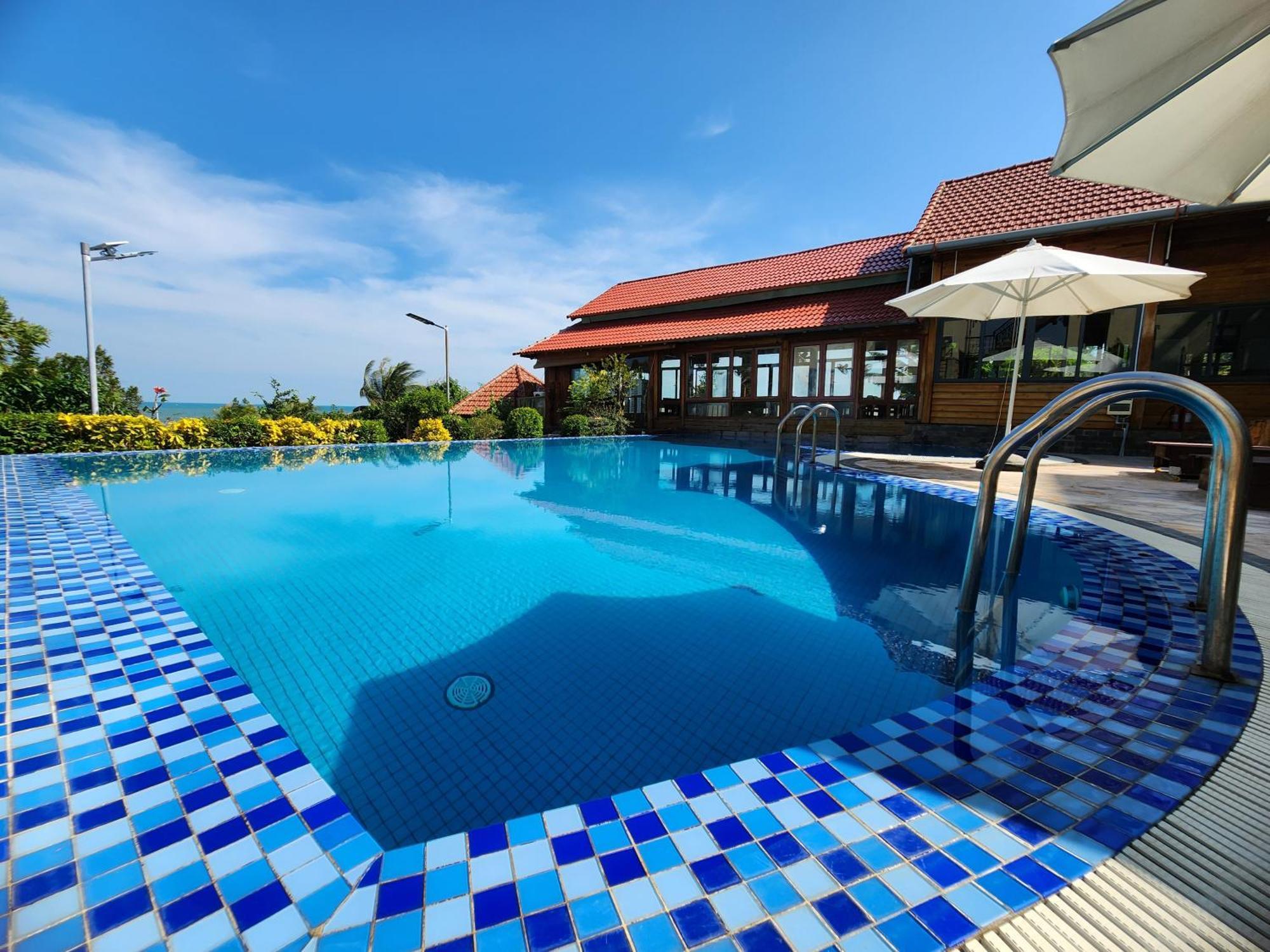 Sunny Shore Resort *