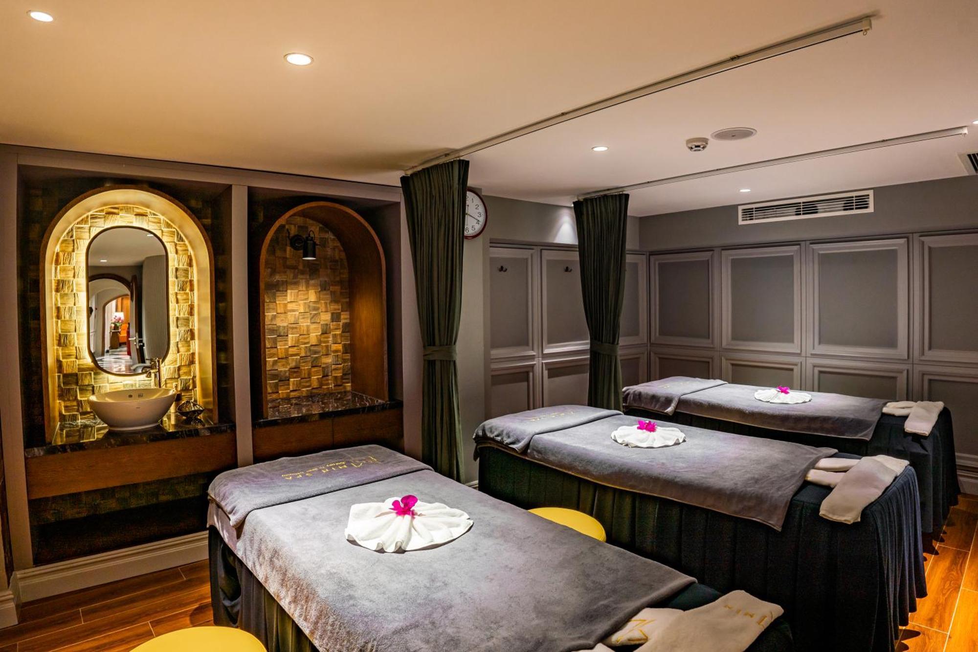 Minerva Premium Khách sạn 4*