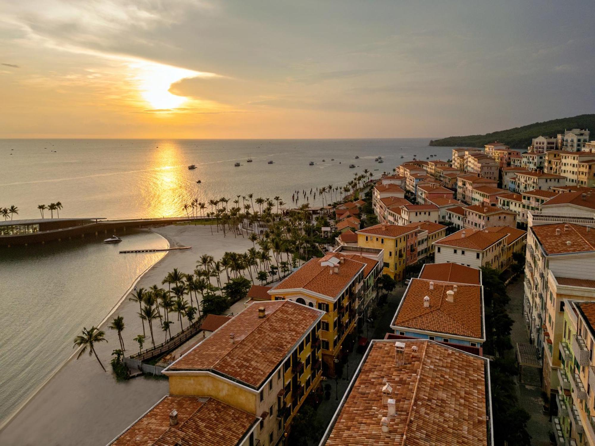 Venice - Free Airport Shuttle & Sunset Town Tour 4* Phu Quoc