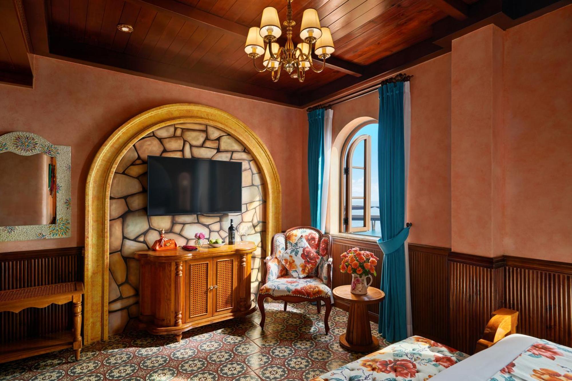 Hotel Venice - Free Airport Shuttle & Sunset Town Tour 4*