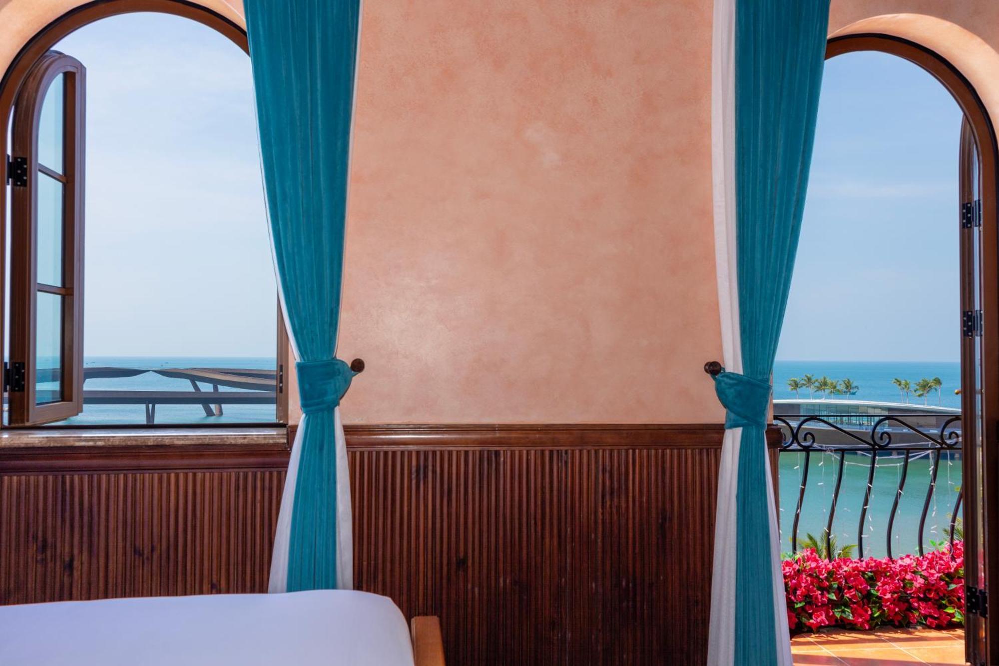 Hotel Venice - Free Airport Shuttle & Sunset Town Tour Phu Quoc