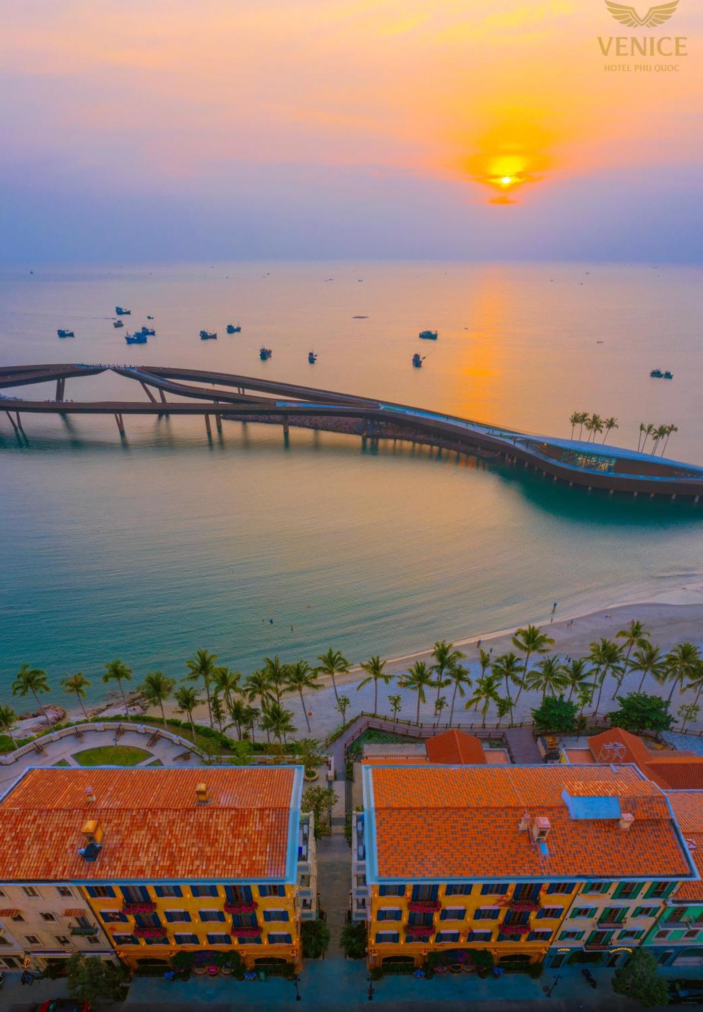 Hotel Venice - Free Airport Shuttle & Sunset Town Tour Phu Quoc
