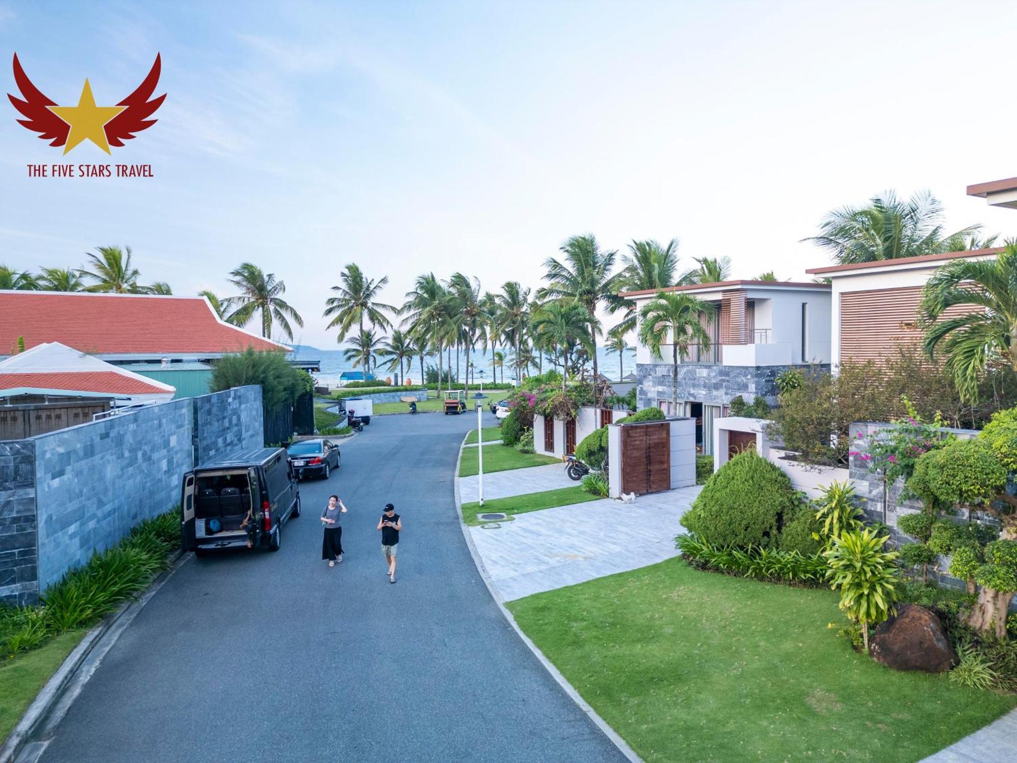 6 Bedrooms Luxury & Beachfront *