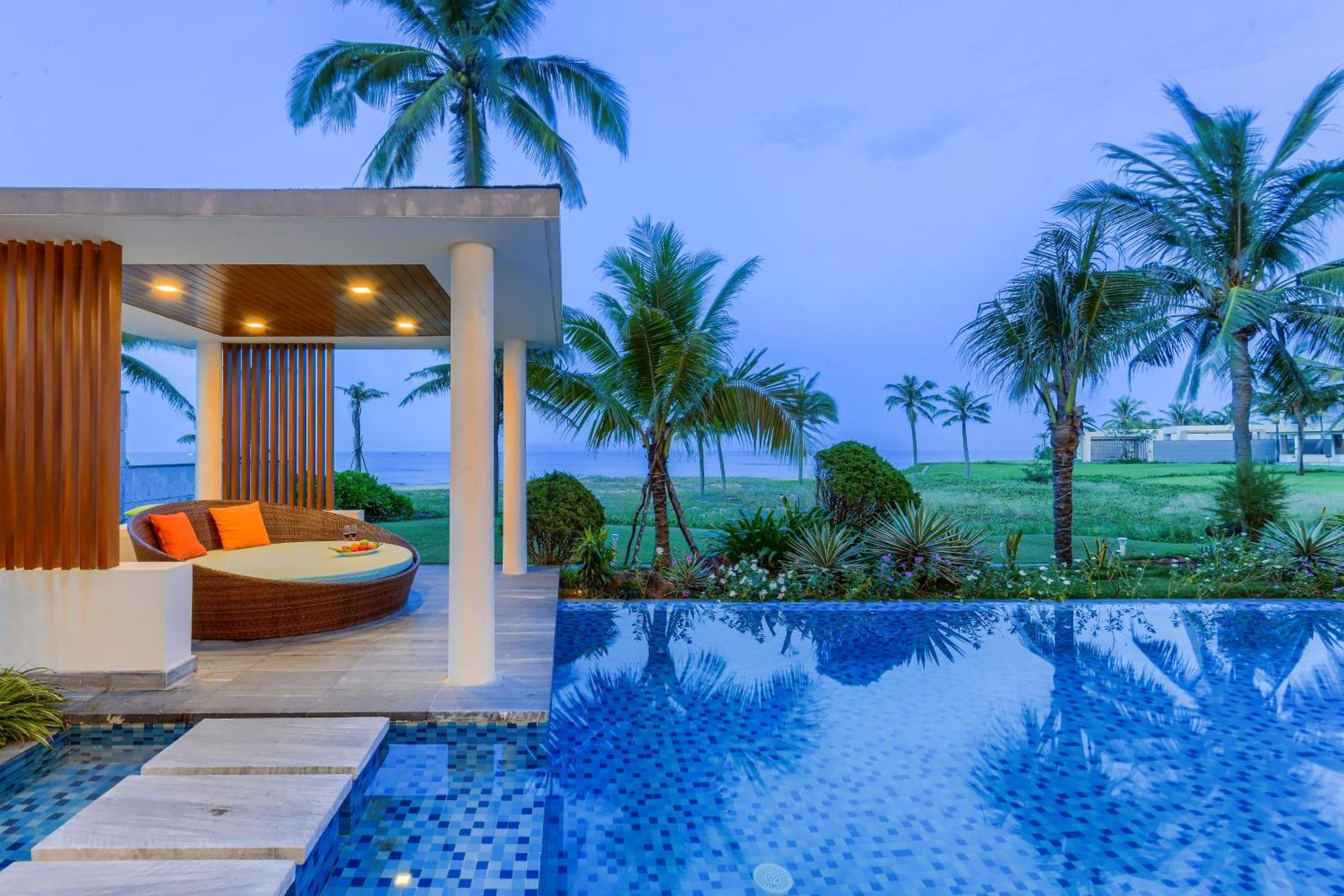 6 Bedrooms Luxury & Beachfront * Da Nang