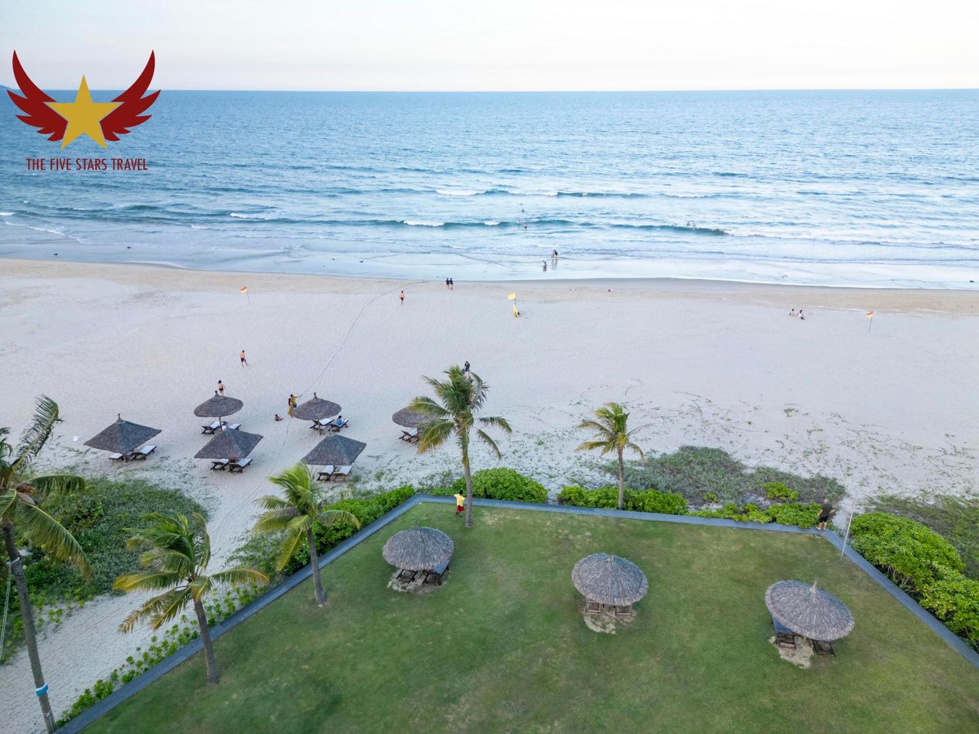 6 Bedrooms Luxury & Beachfront Villa *