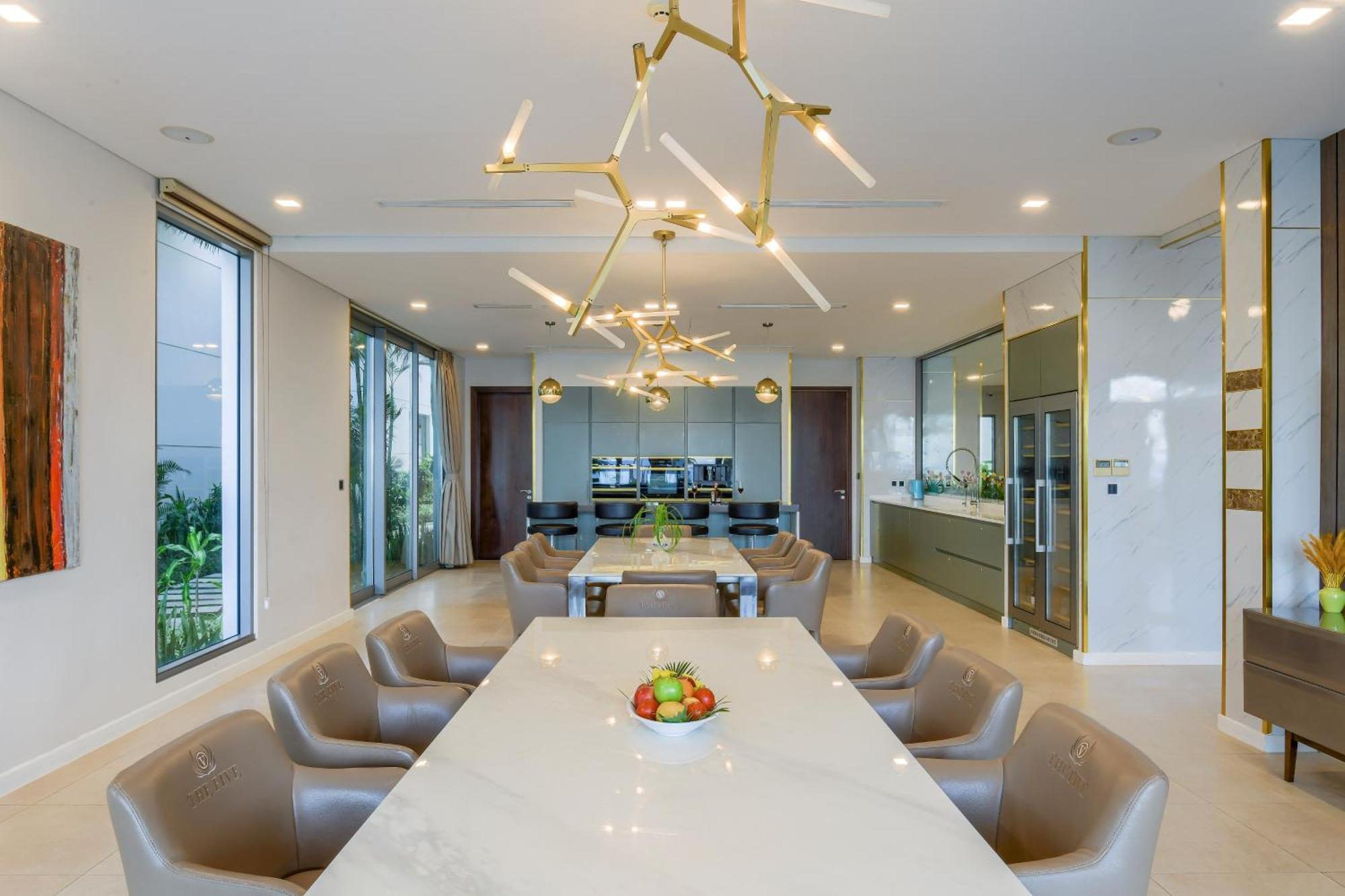 Villa 6 Bedrooms Luxury & Beachfront Da Nang