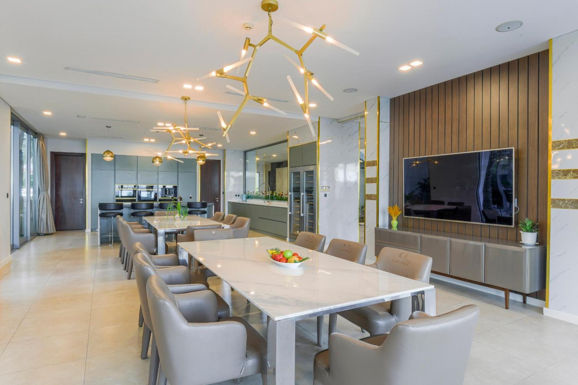 Villa 6 Bedrooms Luxury & Beachfront