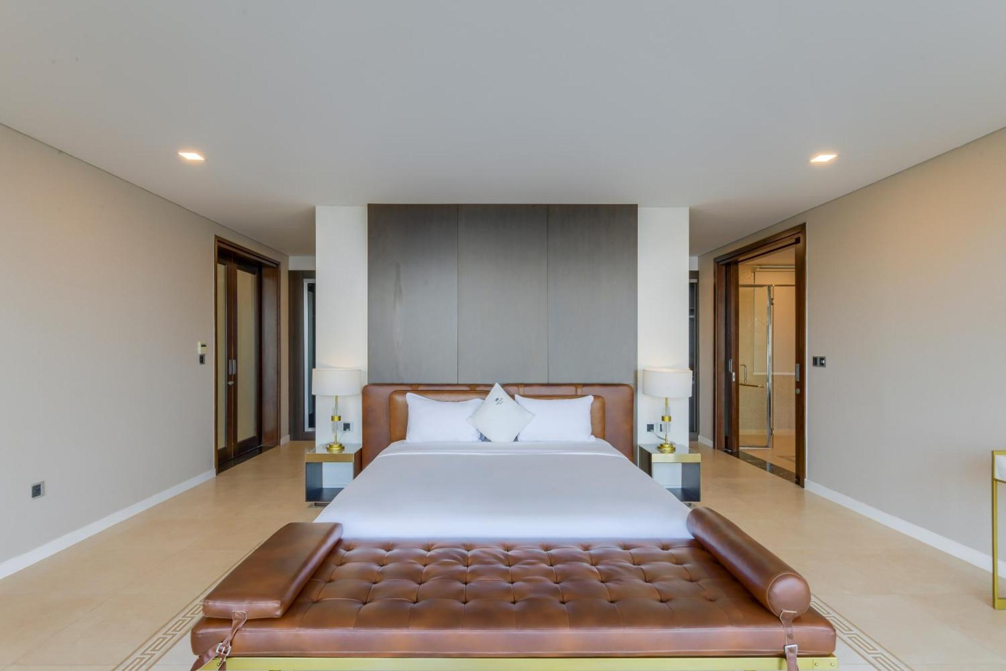 6 Bedrooms Luxury & Beachfront Villa Da Nang