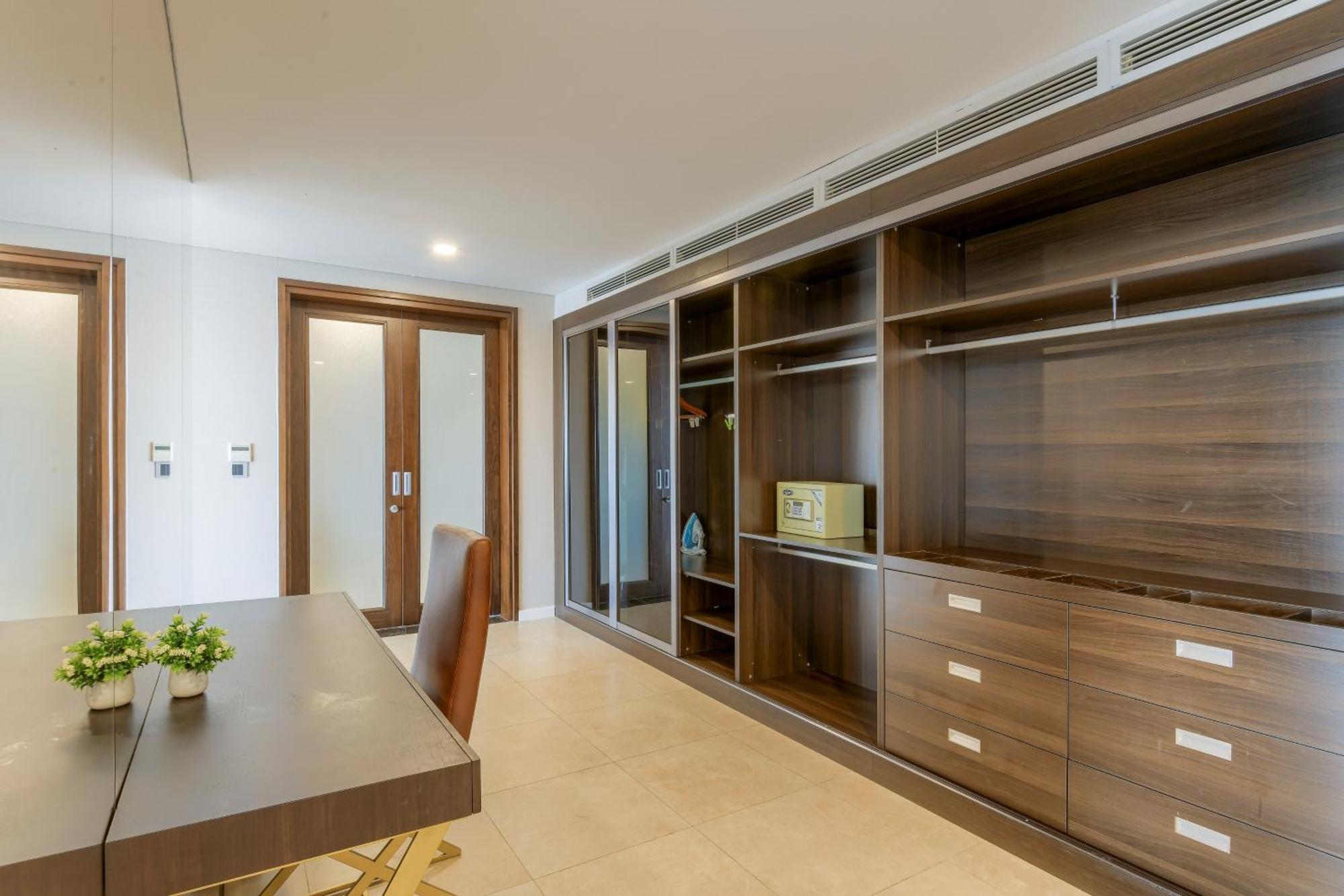 Villa 6 Bedrooms Luxury & Beachfront Da Nang