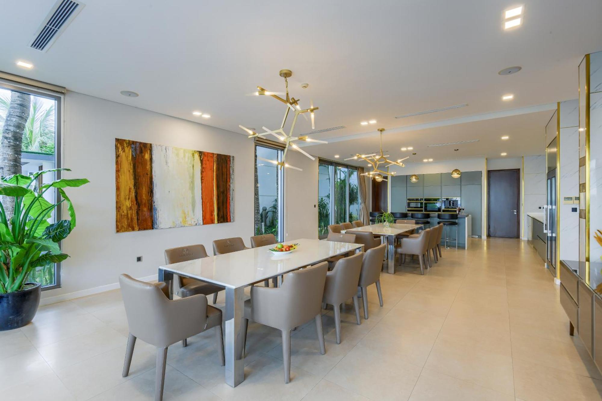 6 Bedrooms Luxury & Beachfront Da Nang