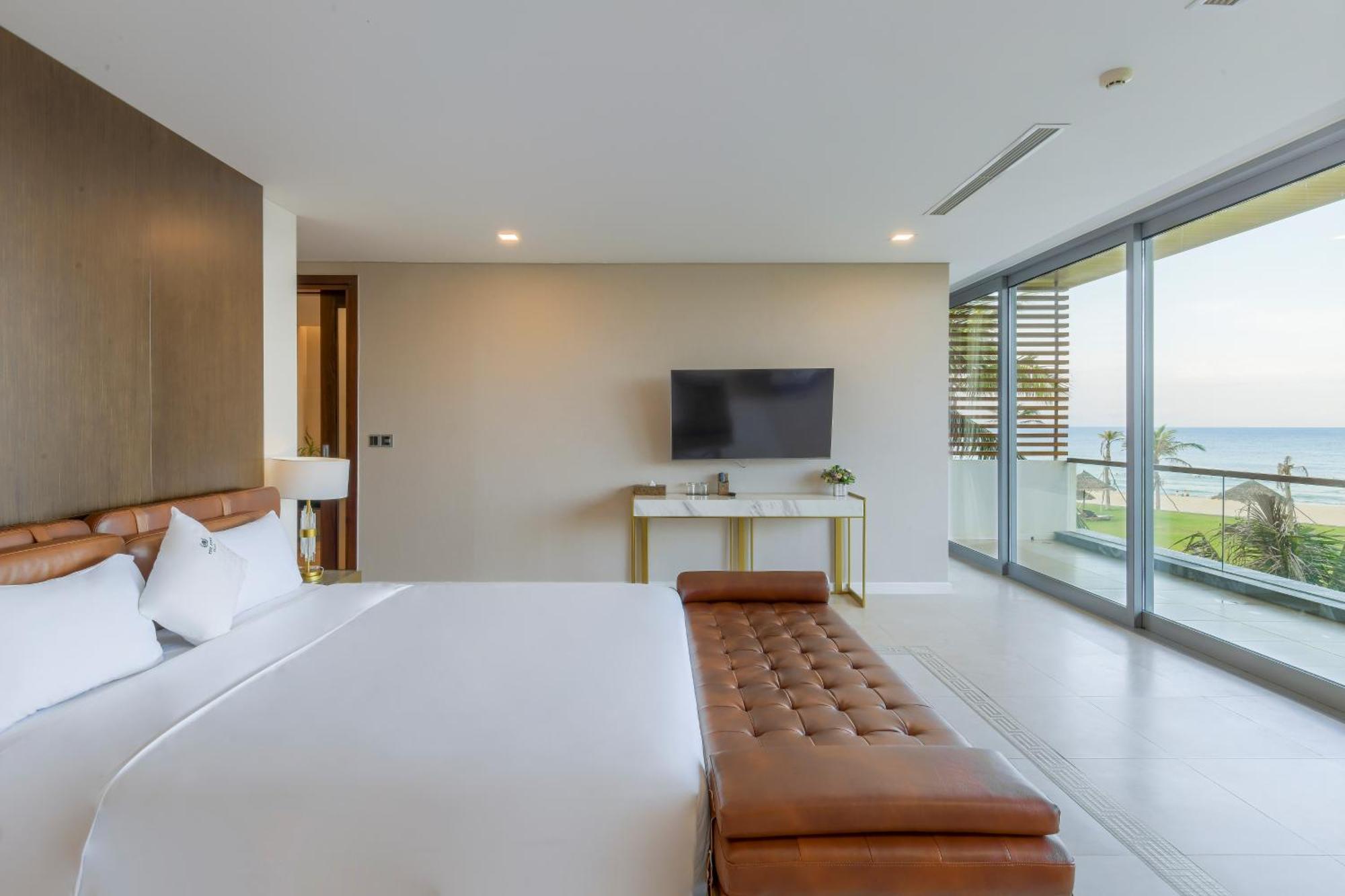 6 Bedrooms Luxury & Beachfront * Da Nang