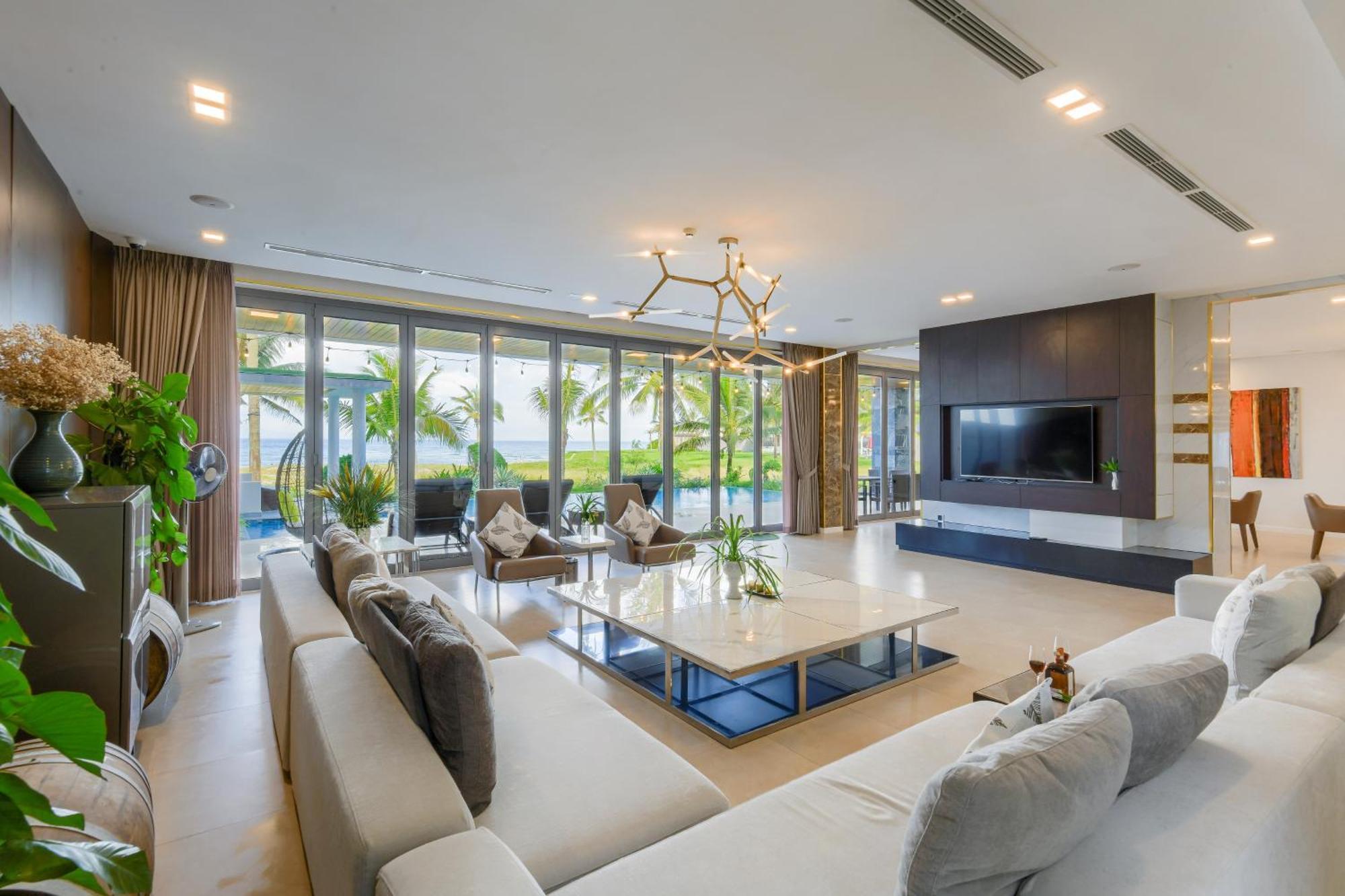 Villa 6 Bedrooms Luxury & Beachfront *
