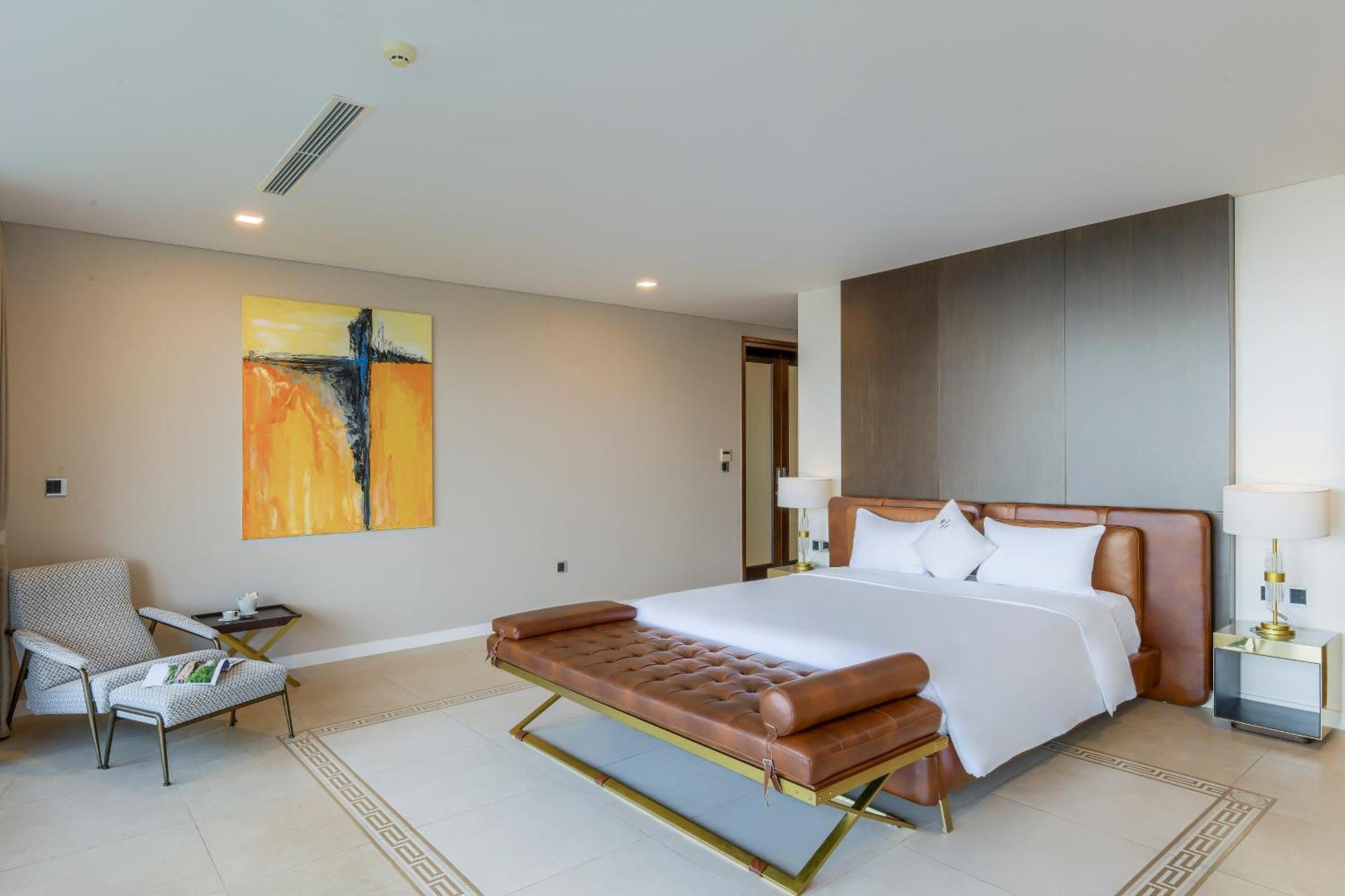 6 Bedrooms Luxury & Beachfront * Da Nang