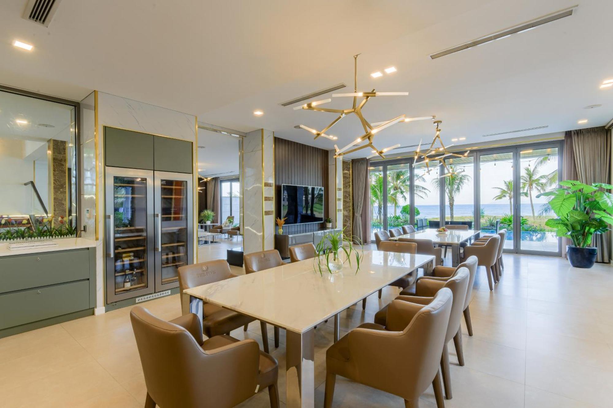 Villa 6 Bedrooms Luxury & Beachfront *