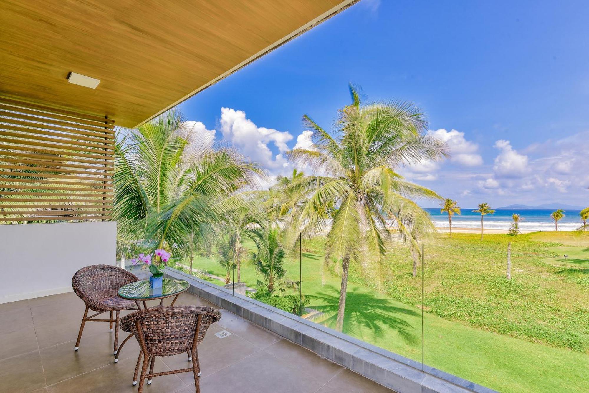 7 Bedrooms Beachfront Luxury * Da Nang