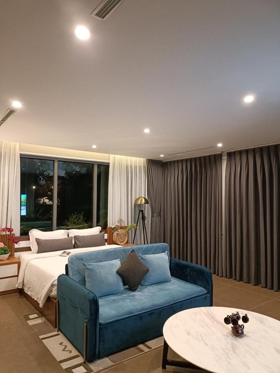 7 Bedrooms Beachfront Luxury Villa *