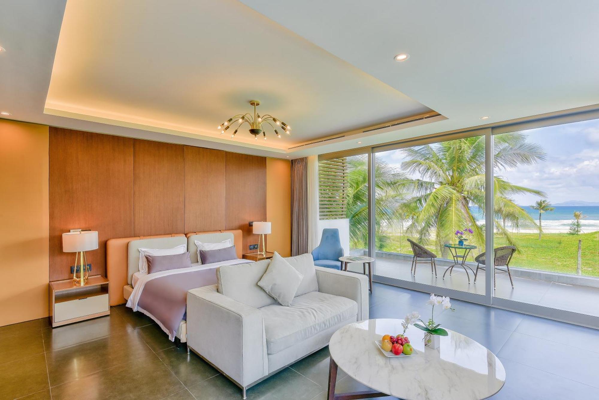 Villa 7 Bedrooms Beachfront Luxury *