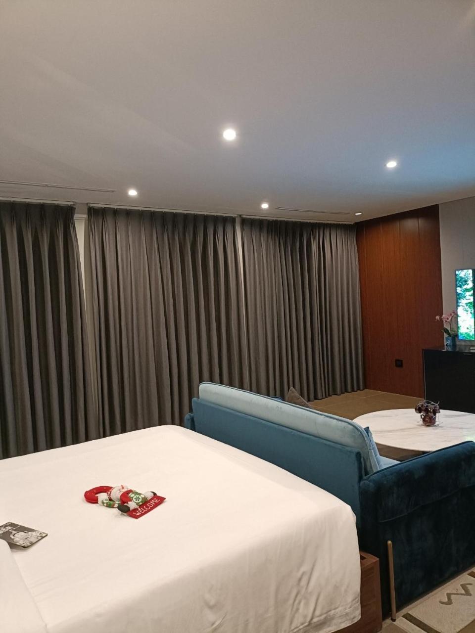 7 Bedrooms Beachfront Luxury Villa Da Nang