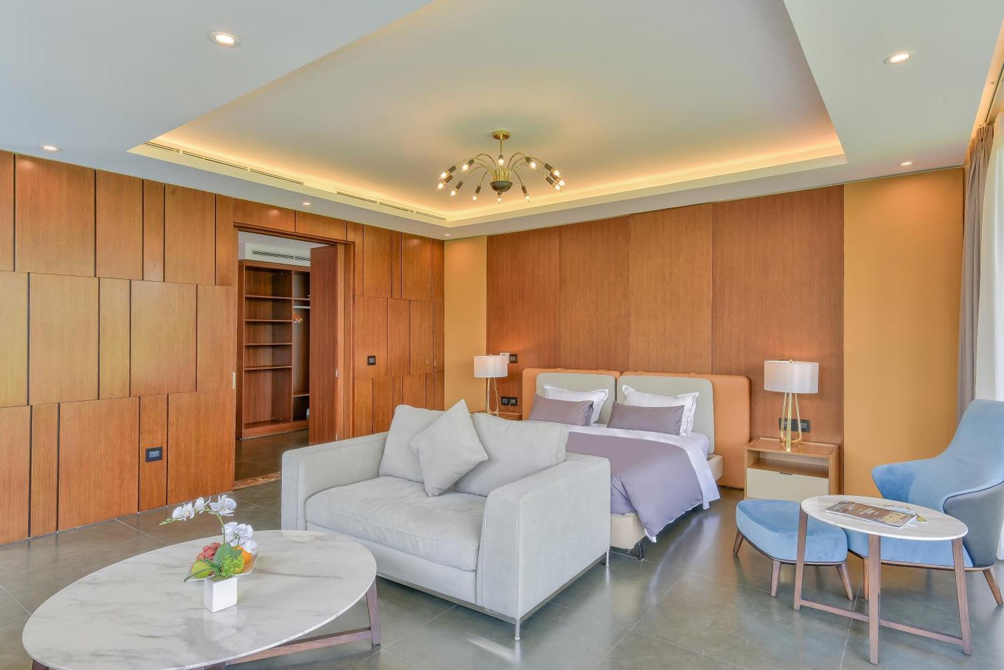 Villa 7 Bedrooms Beachfront Luxury Da Nang