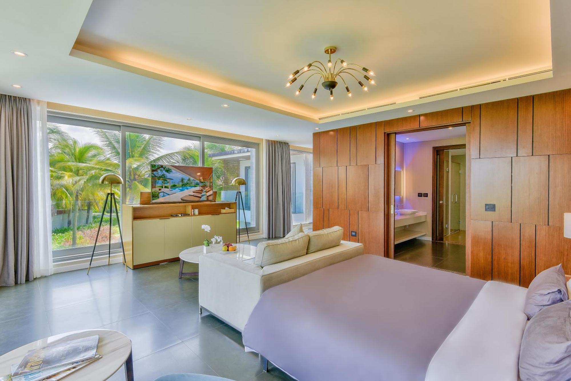 7 Bedrooms Beachfront Luxury * Da Nang