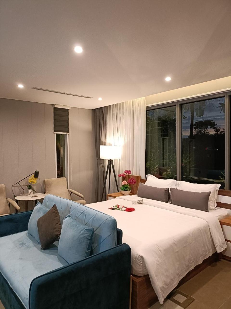 7 Bedrooms Beachfront Luxury
