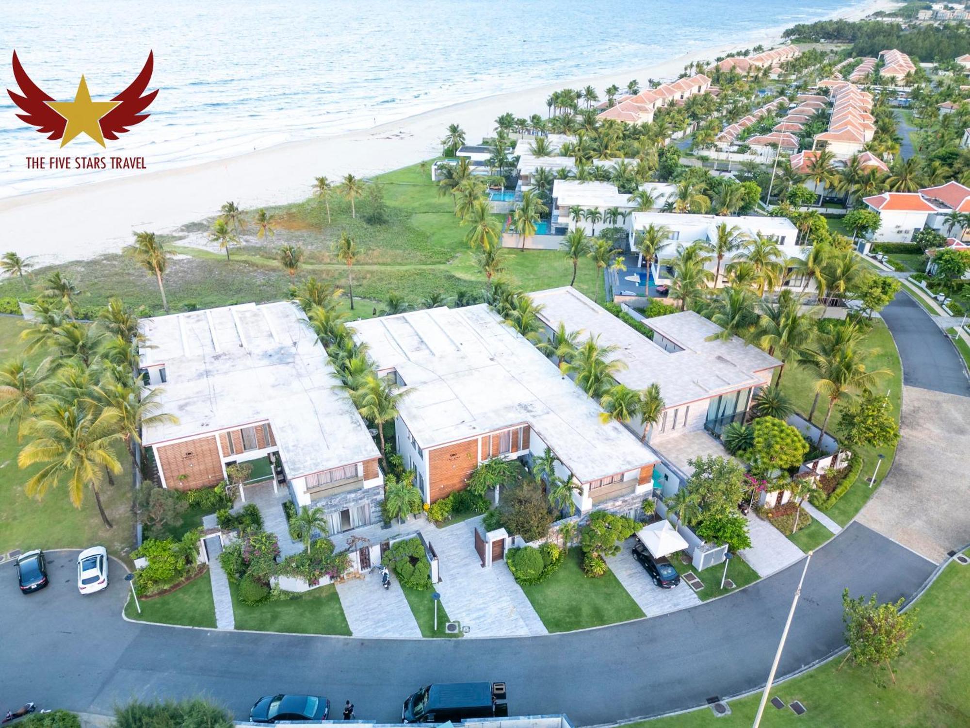 Villa 7 Bedrooms Beachfront Luxury *