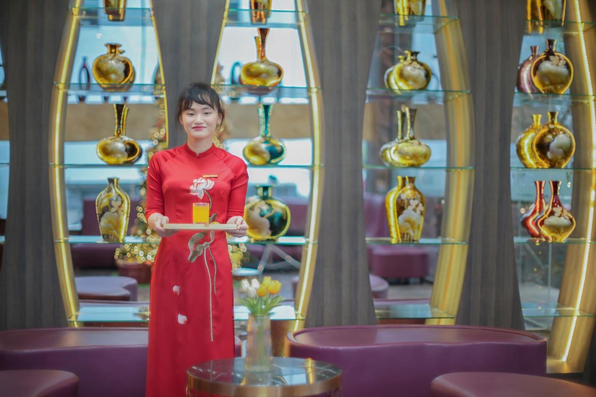 V Hotel 4*