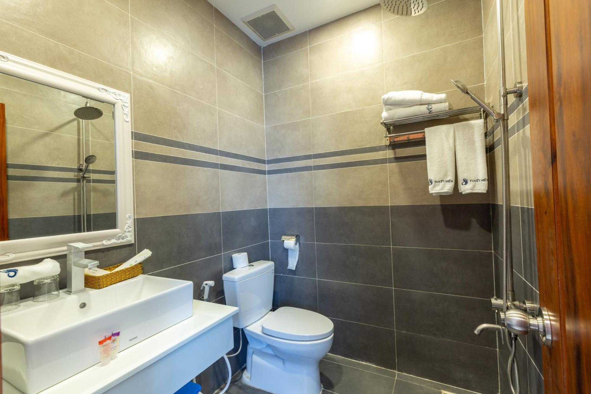 Hotel Khach San Tuyet Hien 2*