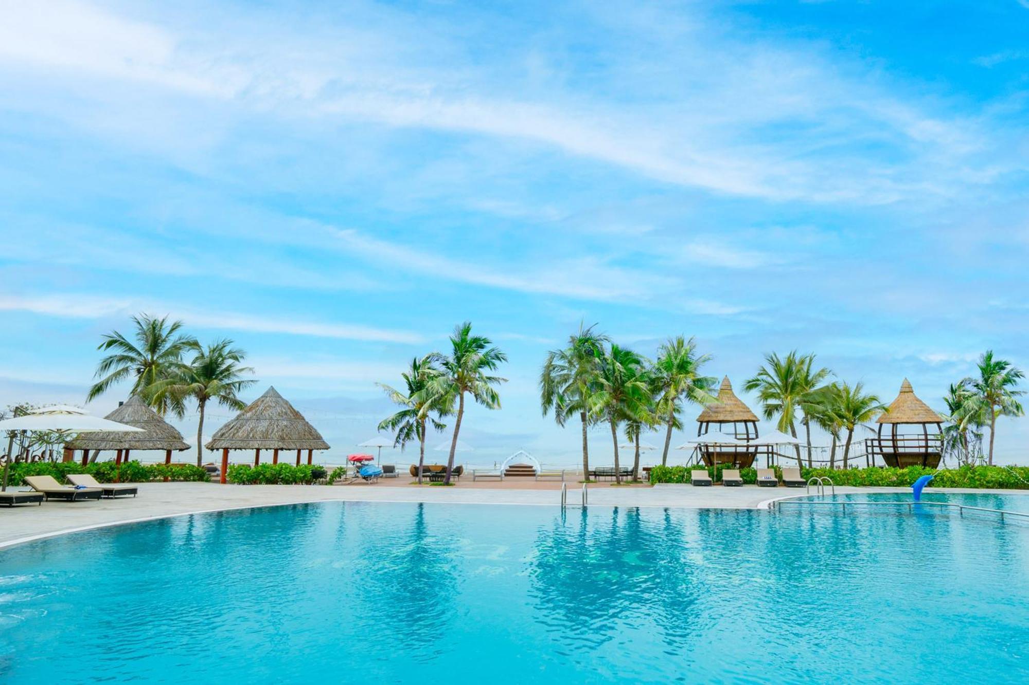 Palace Long Resort