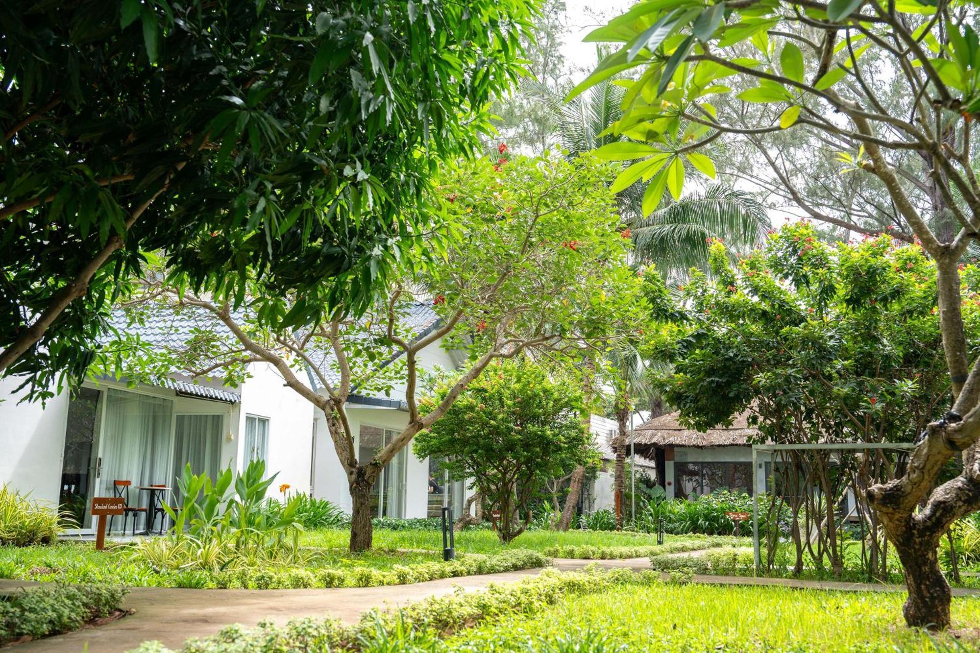 Palace Long Resort *