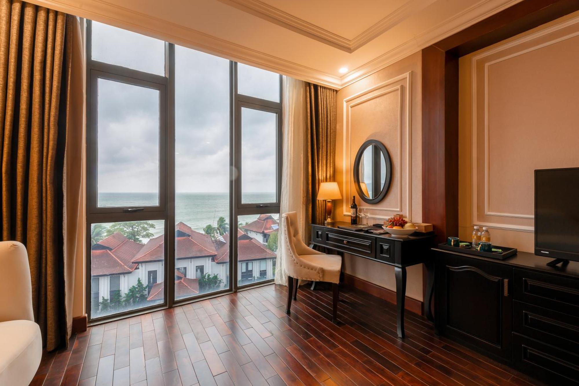 Mira Boutique Hotel 3*