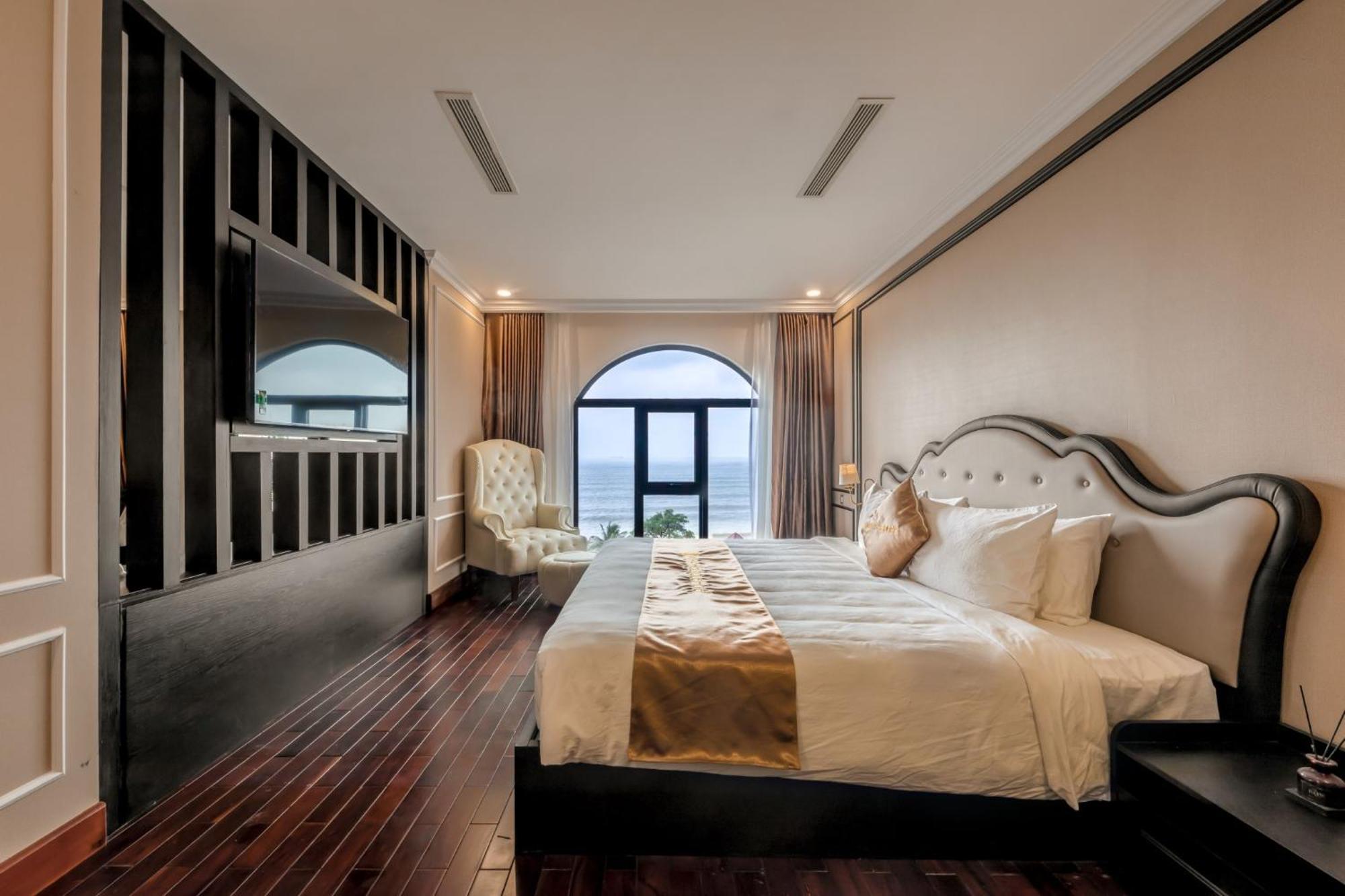 Mira Boutique Hotel 3*