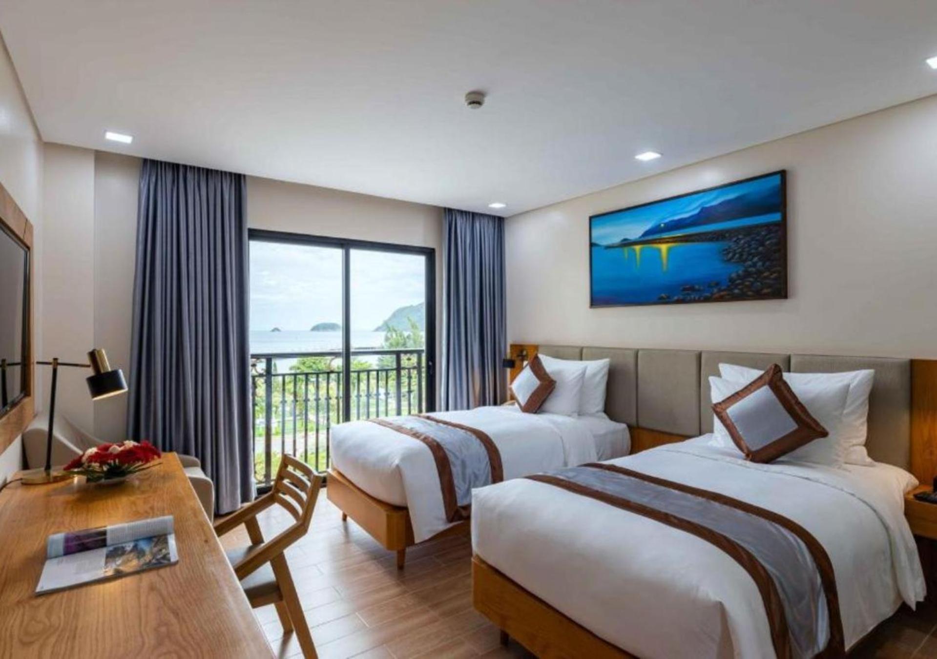 Hotel Marina Bay Con Dao 4*