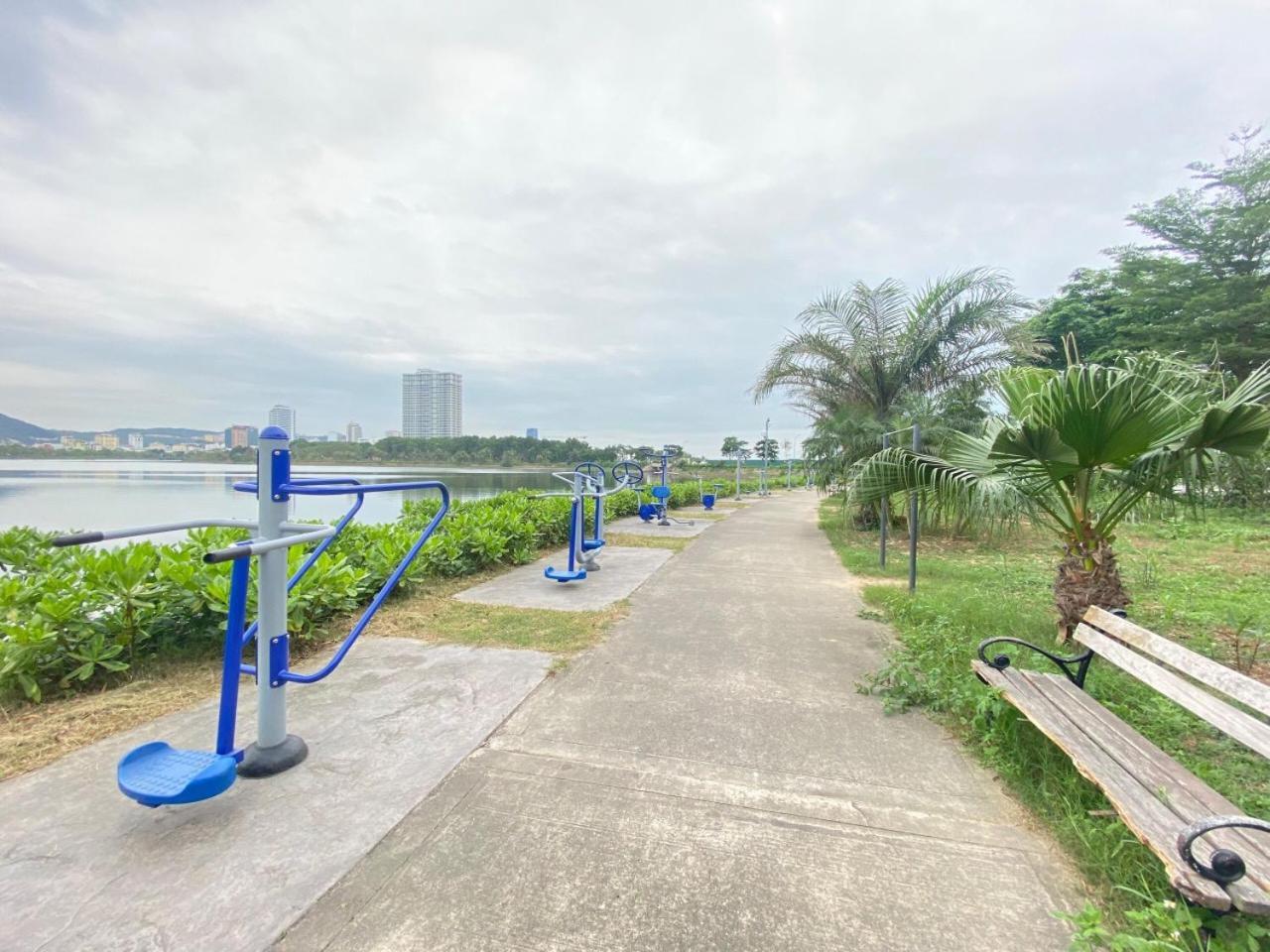 Thuy Apartment *