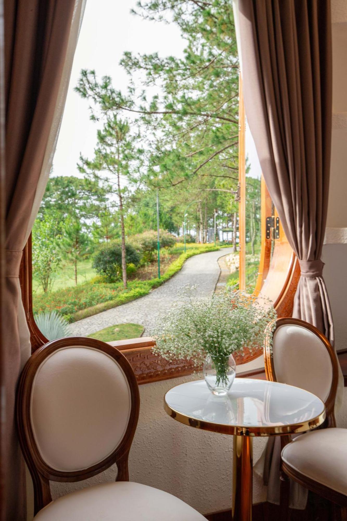 Khu nghỉ mát Rừng Lá Kim 4*