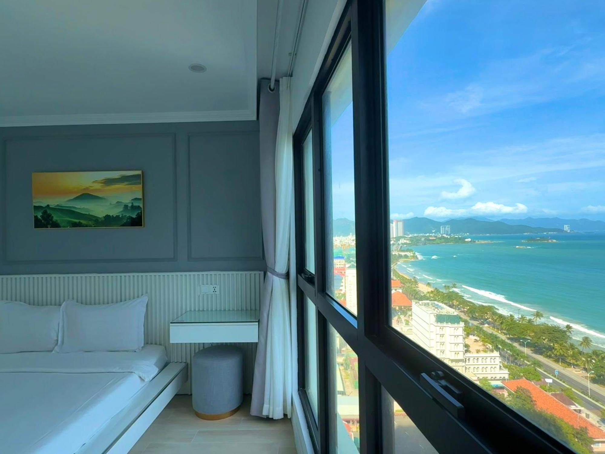 Gold Coast Luxury - Ocean View Apartment