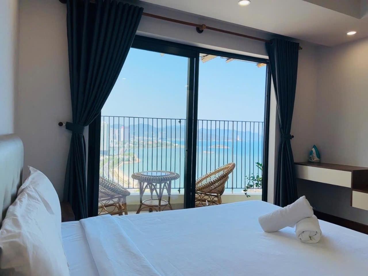 Gold Coast Luxury - Ocean View Apartment *