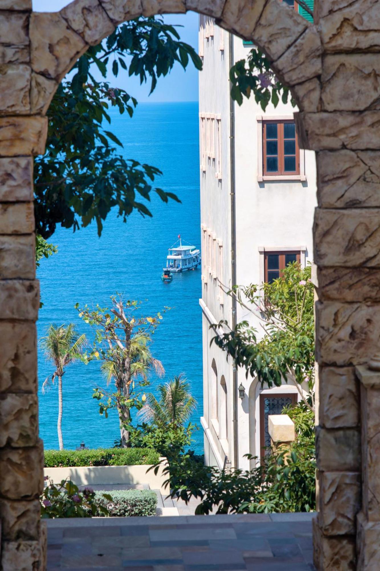 Lotus Hillside Hotel 3*