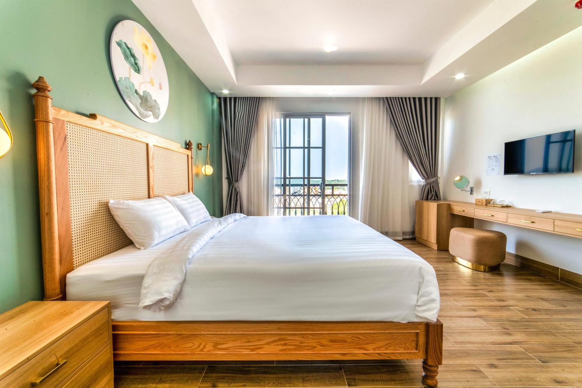 Hotel Lotus Hillside