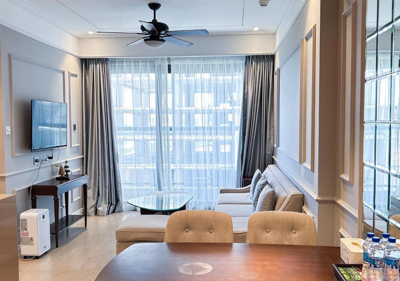 Sunrise Luxury With Ocean View Apartment Da Nang