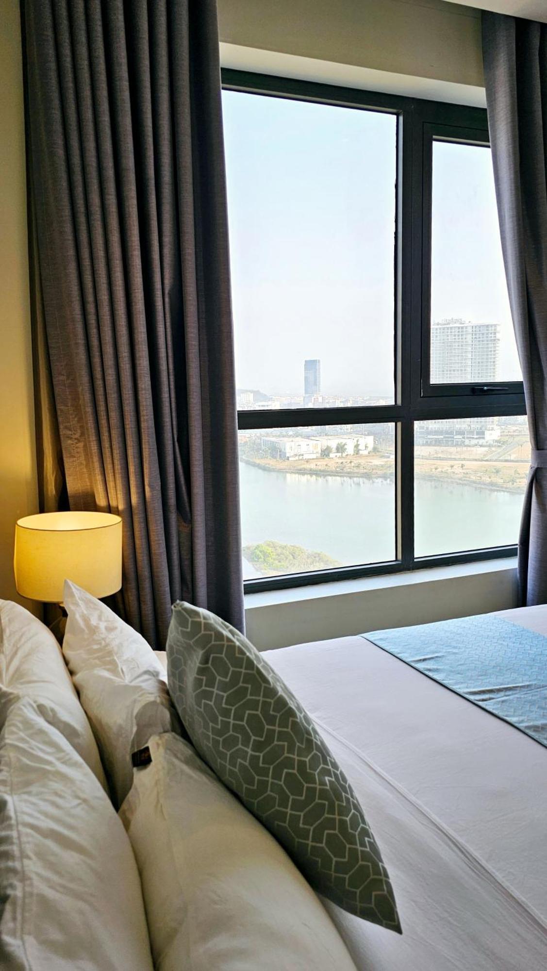 Greenbay Premium Bay * Ha Long