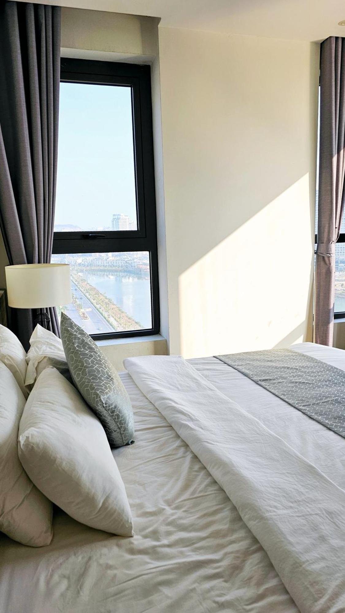 Greenbay Premium Bay Apartment Ha Long