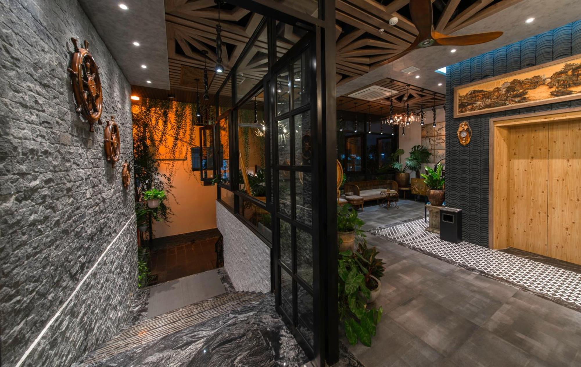 Aaron Boutique 4*
