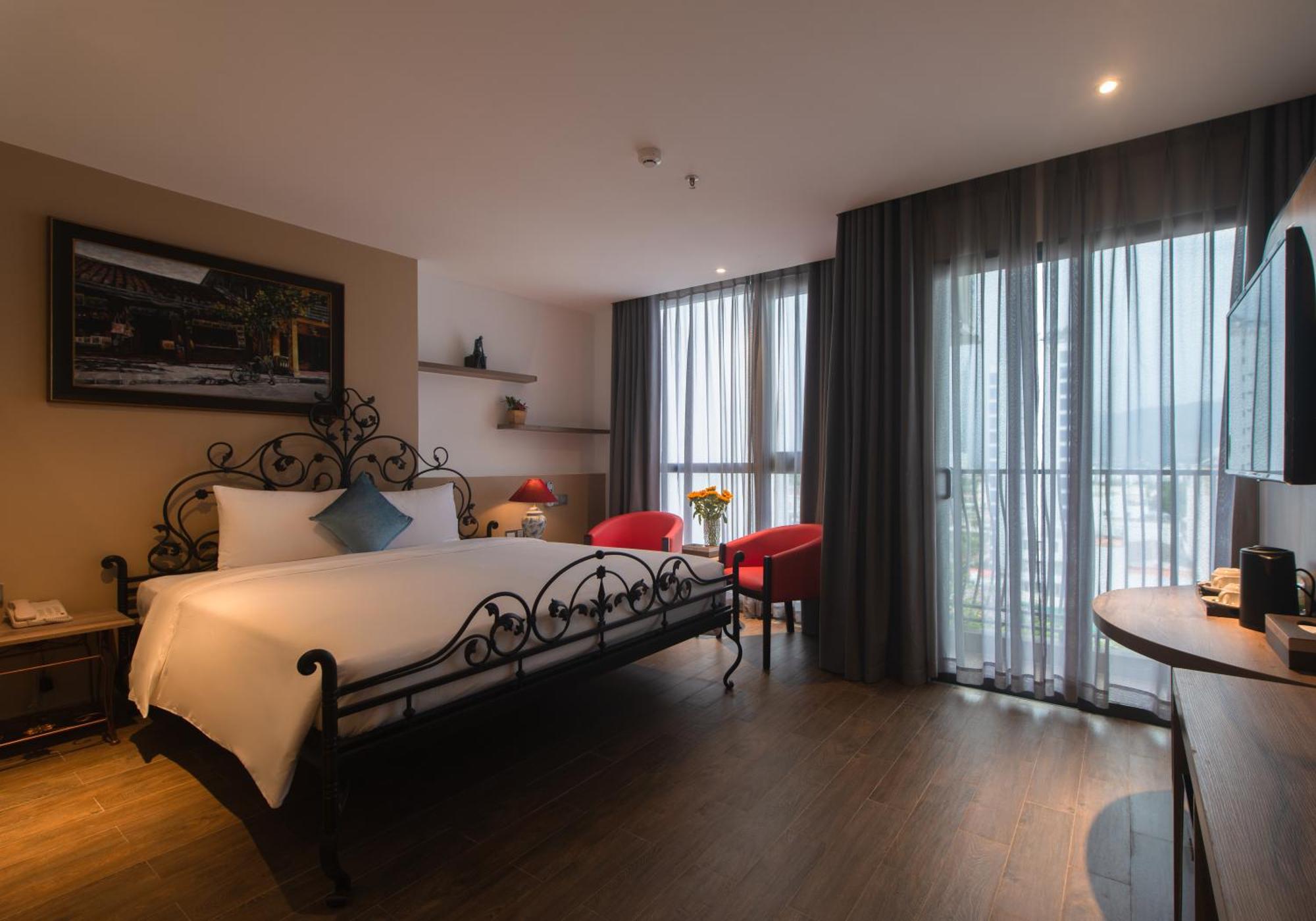 Aaron Boutique Hotel 4*