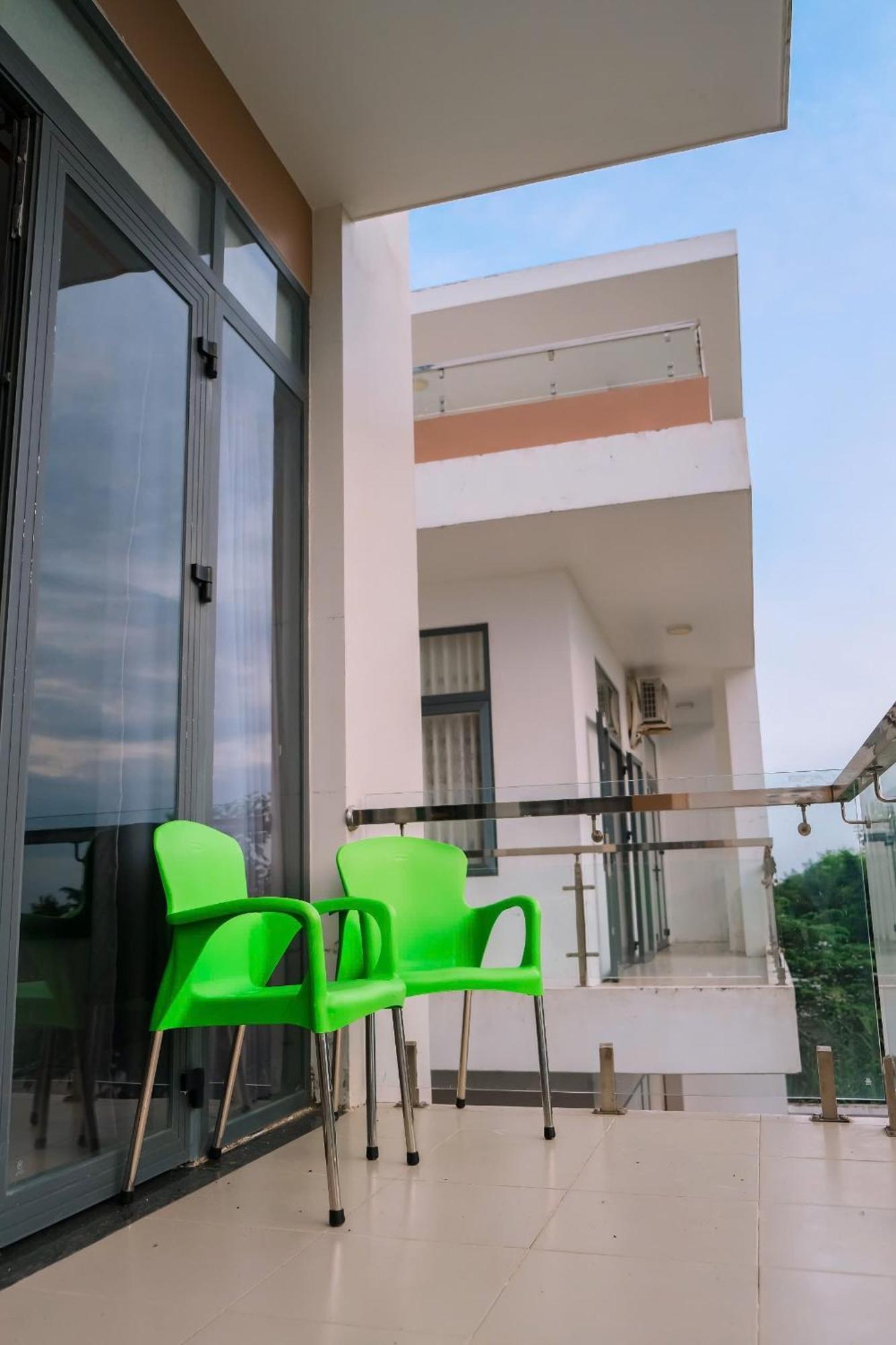 Khach San Khu Ben Tau Hieu Sang 68 Hostel & Villas Seaview Near Rach Gia Harbor Hotel *